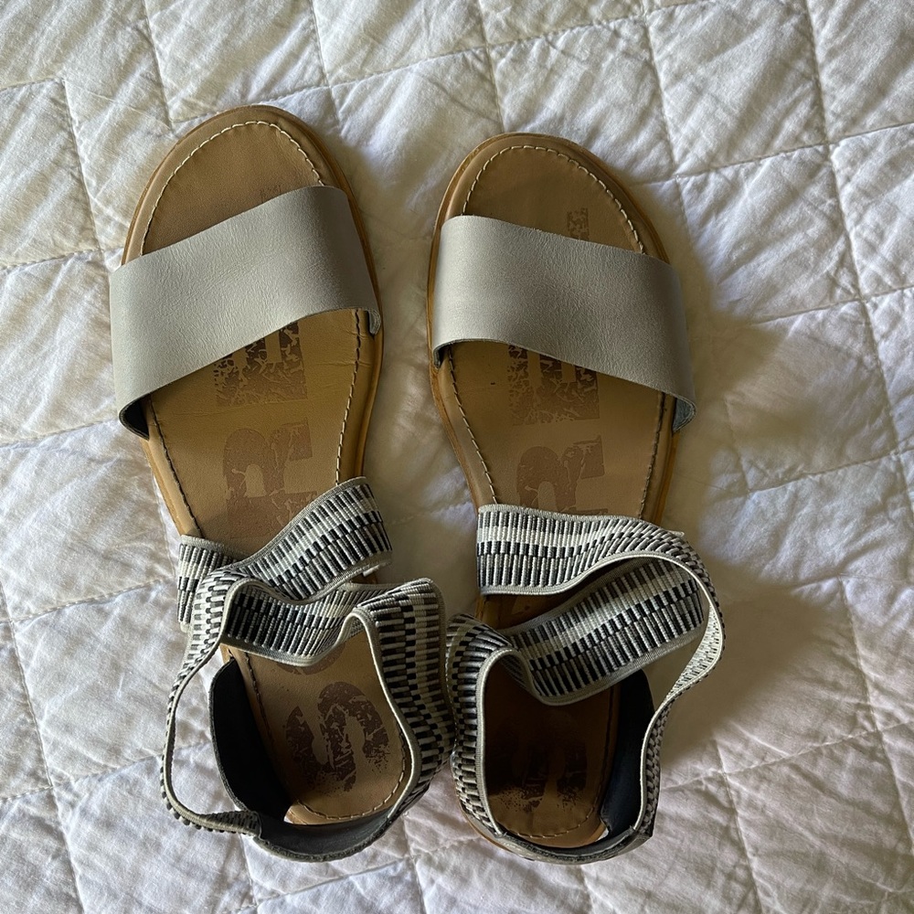 Gently used sorel sandles